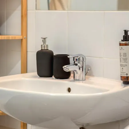 Celestine Mignon F2 En Centre De - Proximite Donjon De 아파트