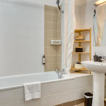 Celestine Mignon F2 En Centre De - Proximite Donjon De 아파트