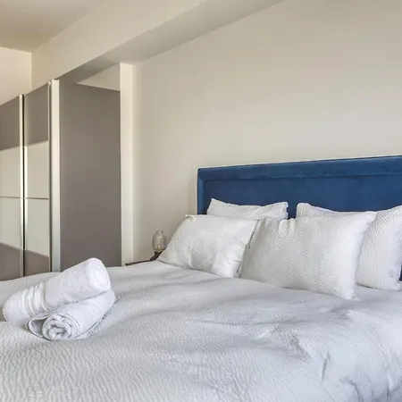 Celestine Mignon F2 En Centre De - Proximite Donjon De Ruão