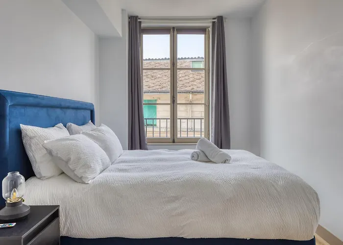 Celestine Mignon F2 En Centre De - Proximite Donjon De