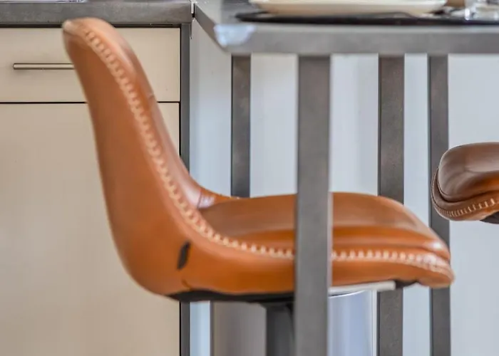 Celestine Mignon F2 En Centre De - Proximite Donjon De *