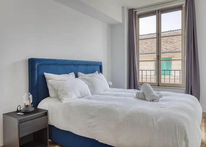 Celestine Mignon F2 En Centre De - Proximite Donjon De