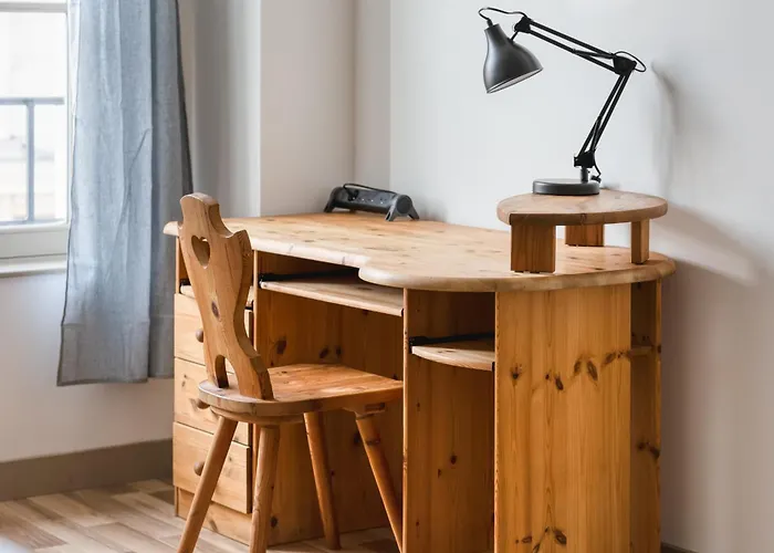 Celestine Mignon F2 En Centre De - Proximite Donjon De Ruão