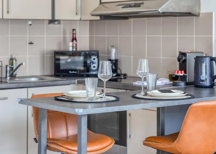 Celestine Mignon F2 En Centre De - Proximite Donjon De *